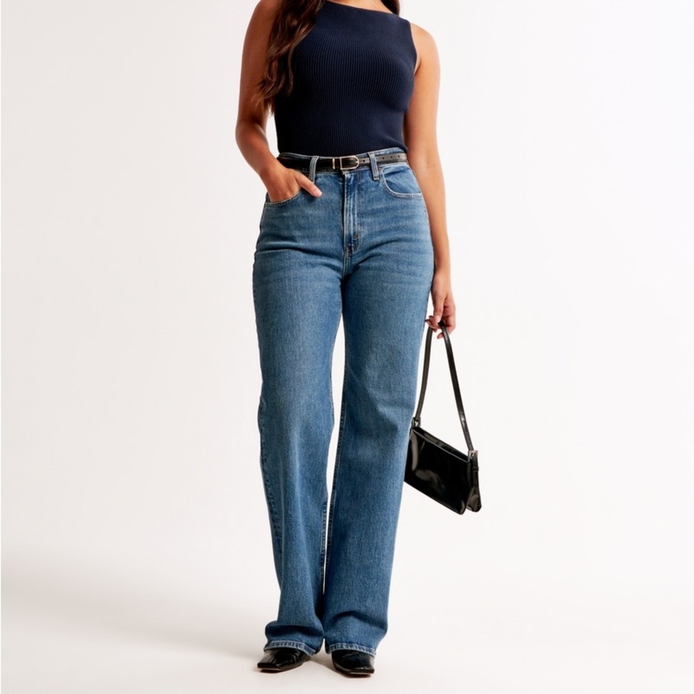 Abercrombie & Fitch - Curve Love High Rise 90s Relaxed Jean Medium Wash - 29 - R